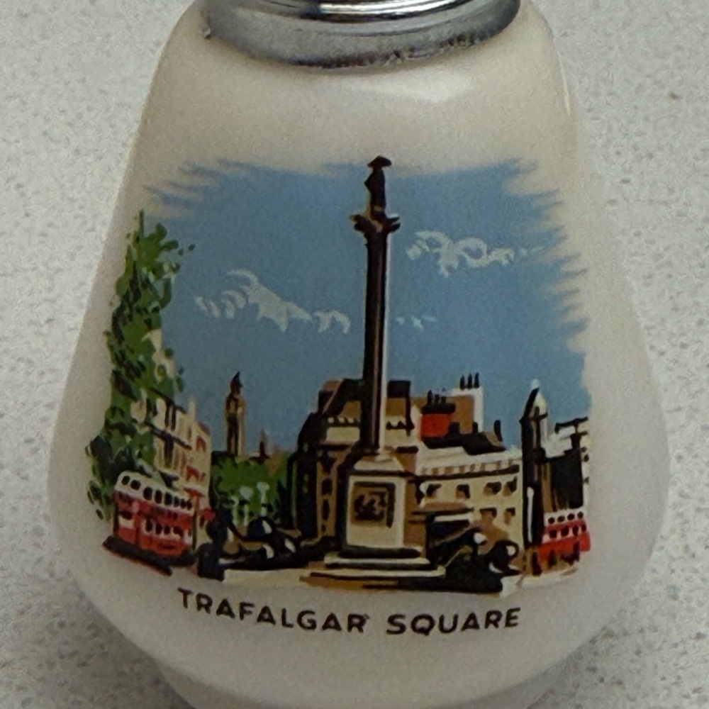 Vintage London Salt & Pepper Shakers Trafalgar Square Horse Guards Parade - Picture 10 of 13